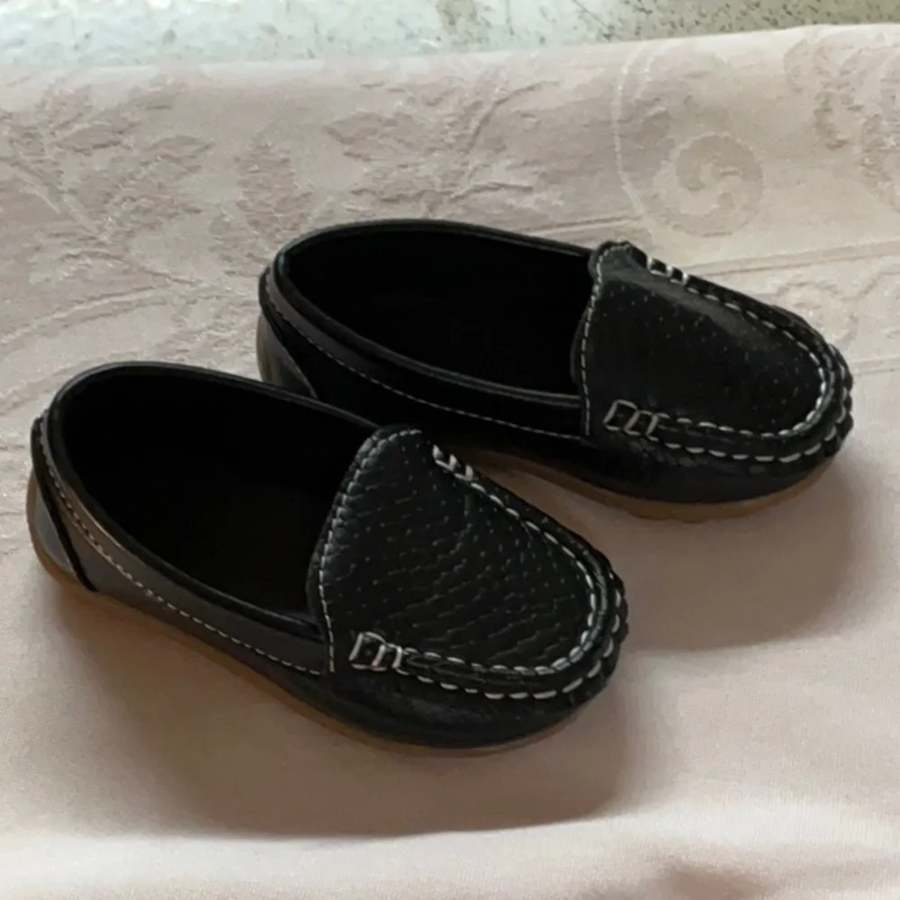 Toddlers Black Moccasins with Textured Suede Finish